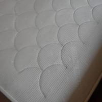 Materasso matrimoniale e rete a doghe