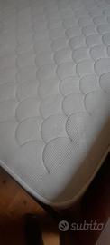 Materasso matrimoniale e rete a doghe