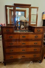 Comò antico con specchiera