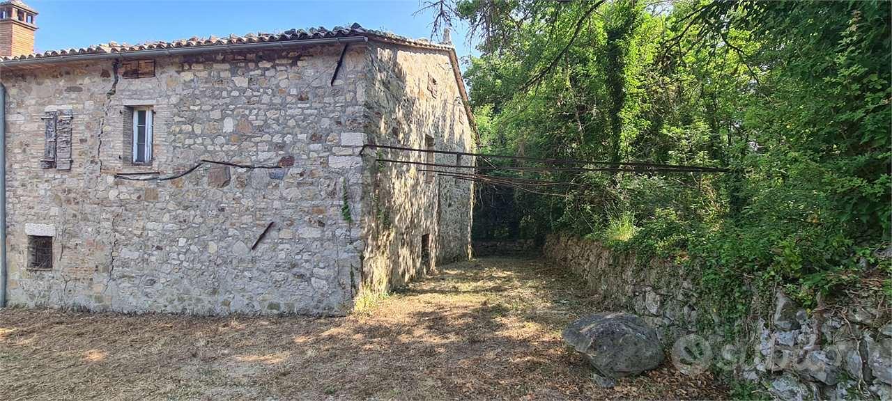 BASCHI - LOC. CASE NUOVE - CASALE DA RISTRUTTURARE - Vista 4