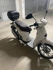 Scarabeo 50cc bianco