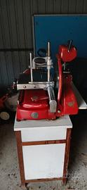 Affettatrice a VOLANO professionale OMAS