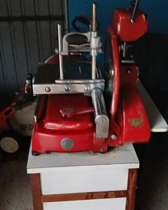 Affettatrice a VOLANO professionale OMAS
