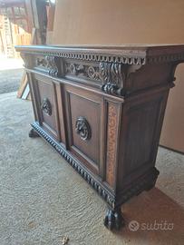 Credenza in legno intagliato stile rinascimentale