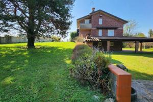 Villa di 377 m² con 5 locali e box auto doppio a O