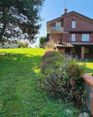 Villa di 377 m² con 5 locali e box auto doppio a O