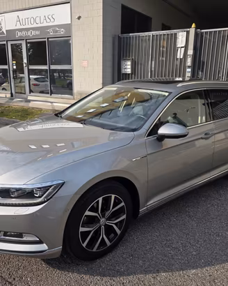 Volkswagen Passat 2.0 TDI 190 CV DSG Highline Blue