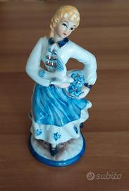 Statuina in porcellana 