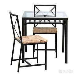 Tavolo Granas IKEA con due sedie