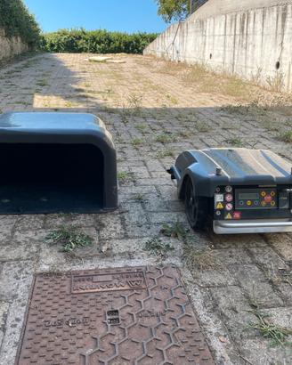 Robot tagliaerba
