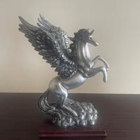 Statua Pegaso alato argentato