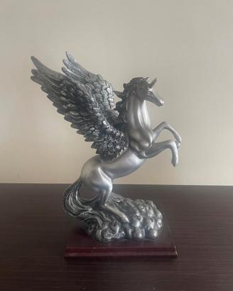 Statua Pegaso alato argentato