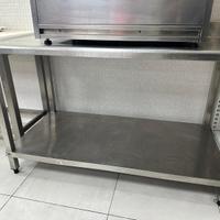 Tavolo da lavoro INOX con alzatina per commerciale