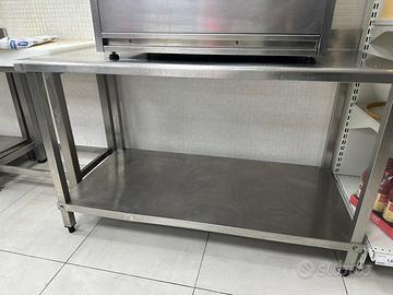 Tavolo da lavoro INOX con alzatina per commerciale