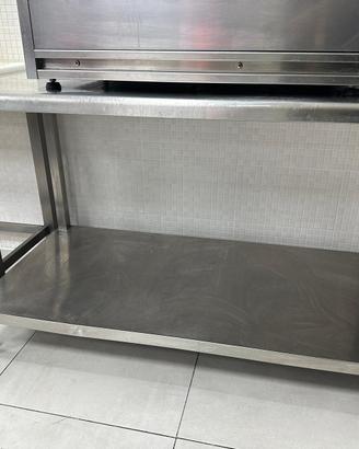 Tavolo da lavoro INOX con alzatina per commerciale