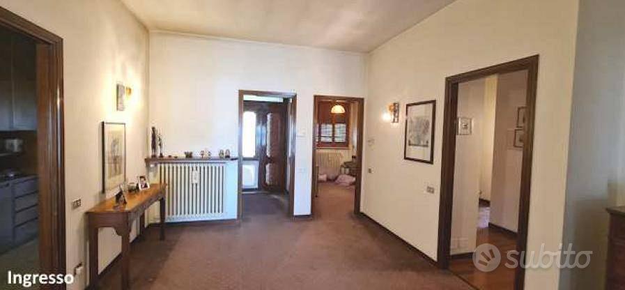 Immobile in asta di 330 m² con più di 5 locali e b - Vista 4