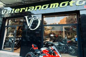 Panigale v4s accessoriata in v4r da VALERIANOMOTO