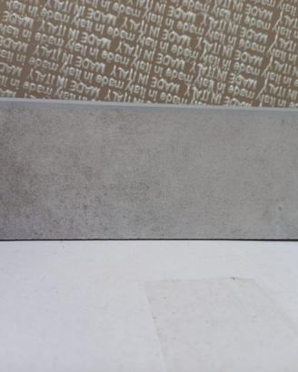 Battiscopa nuovo grigio effetto cemento