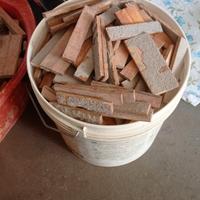 Listelli in legno di recupero per pavimento in leg