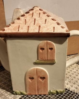 Teiera a forma di casa, porta biscotti