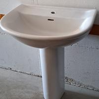 Lavandino in ceramica con colonna