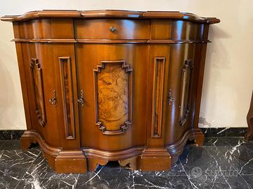 Credenza sagomata