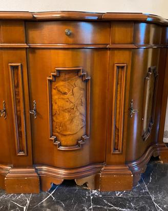 Credenza sagomata
