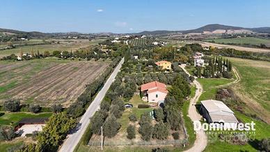 Villa di 200 m² con più di 5 locali a Capalbio