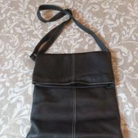 Borsa a tracolla in pelle nera