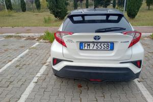 Toyota CH-R hibrid