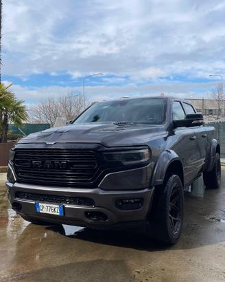 Dodge ram 5700 Limited Night Edition, crew cab 4x4