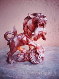 Leone in legno