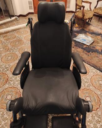 Sedia a rotelle basculante