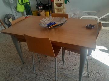Tavolo   più  4 sedie  