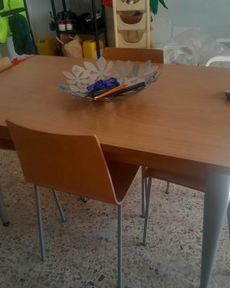 Tavolo   più  4 sedie  