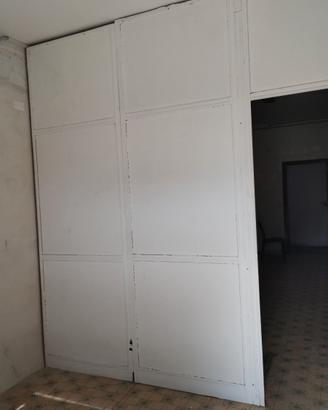 Parete in alluminio con struttura a moduli