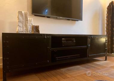 Mobile TV nero stile industriale in metallo