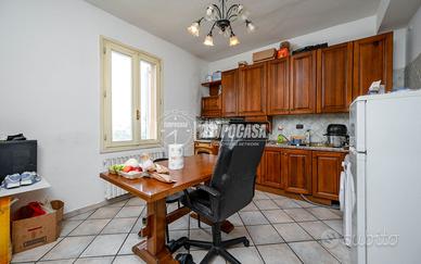 BILOCALE AL SECONDO PIANO VICINO AL CENTRO