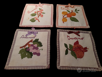 Set di 4 quadretti ricamati a mano