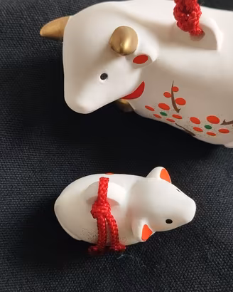 Coppia mucche in ceramica con sonaglio interno