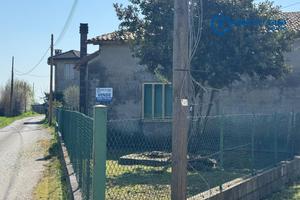 Casa singola su unico piano con garage e terreno a