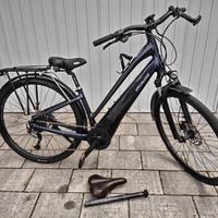 e-bike Specialized donna a pedalata assistita