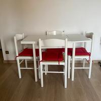 Tavolo con sedie