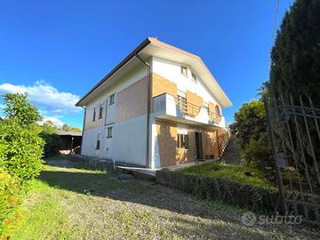 CASA INDIPENDENTE CON DUE UNITA' ABITATIVE - CA...