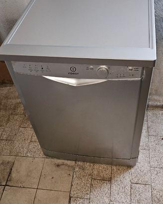 Lavastoviglie Indesit