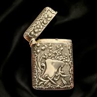 Antico vesta case argento massiccio