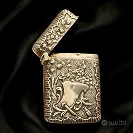 Antico vesta case argento massiccio