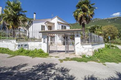 VILLA SINGOLA A CASTEL SANT'ANGELO