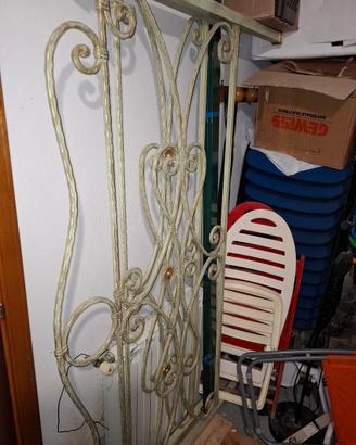 testata di letto matrimoniale .
