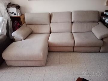 DIVANO CON PENISOLA 